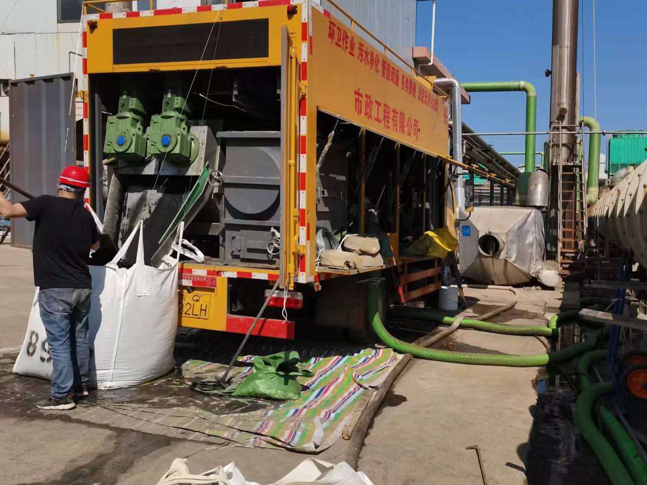 弥勒淤泥压干处理